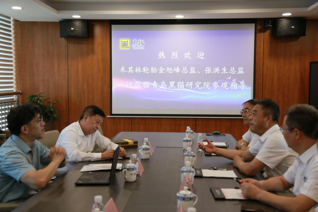 會(huì)議現(xiàn)場(chǎng).png 會(huì)議現(xiàn)場(chǎng).png