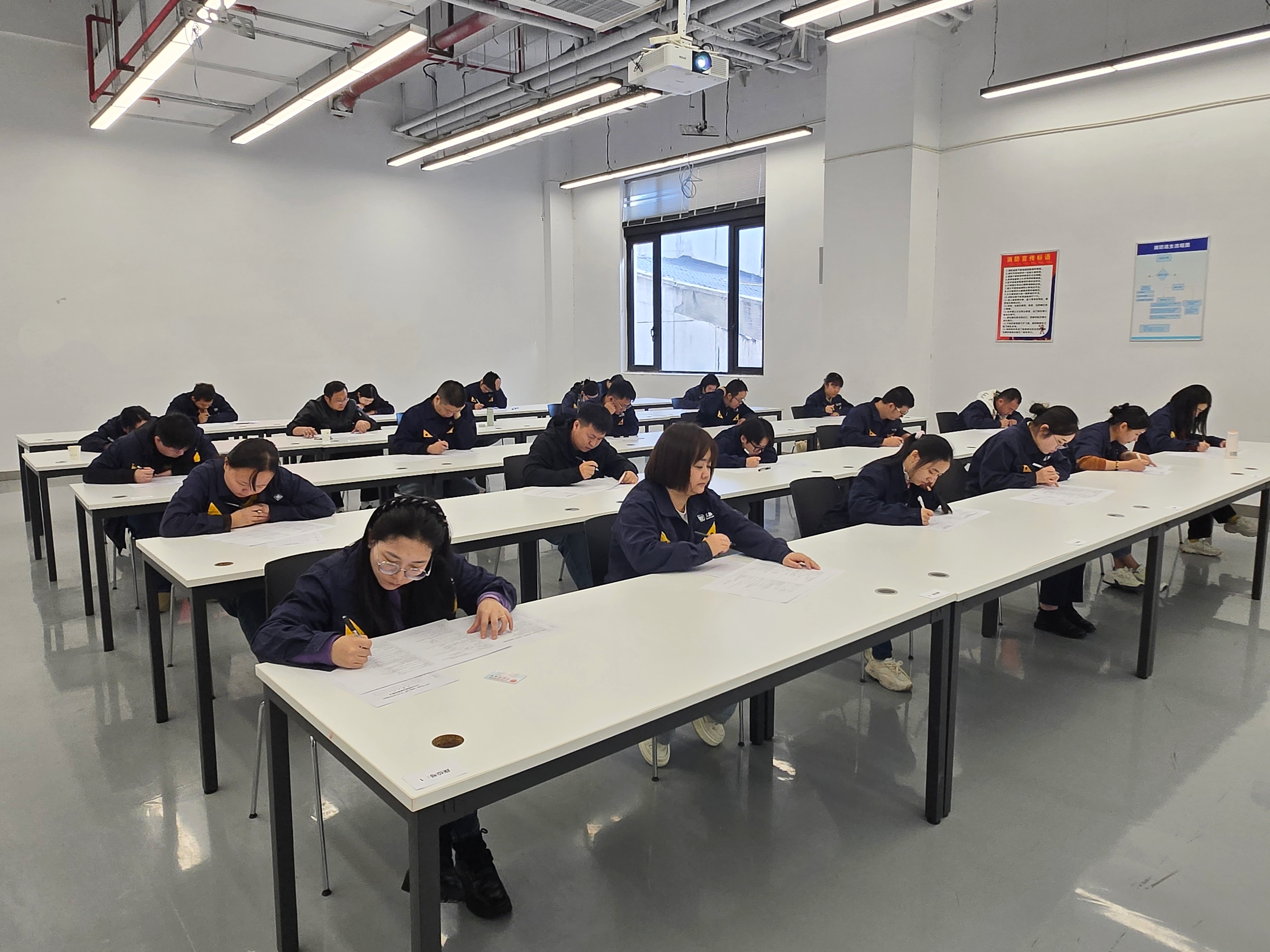 筆試現(xiàn)場(chǎng)02.jpg 筆試現(xiàn)場(chǎng)02.jpg